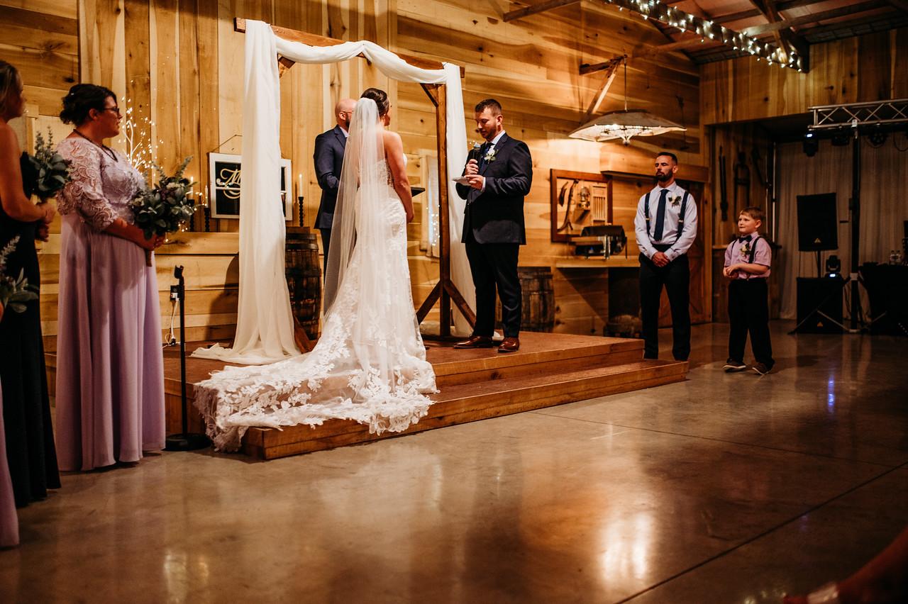 Barn Weddings Brown County Indiana-08