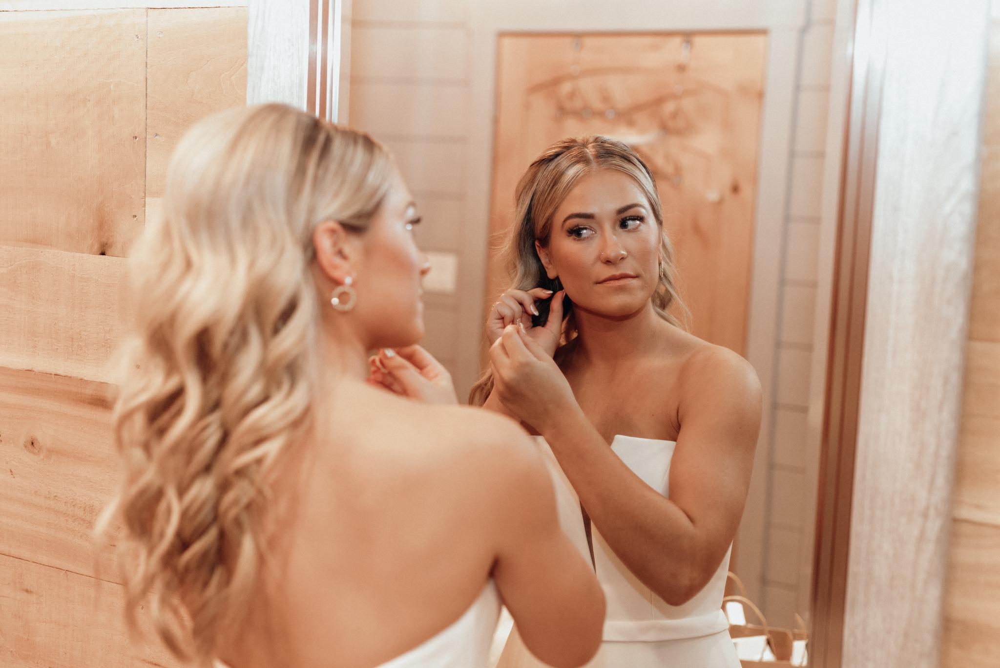 Columbus Indiana Wedding Venues-02 Bride Suite